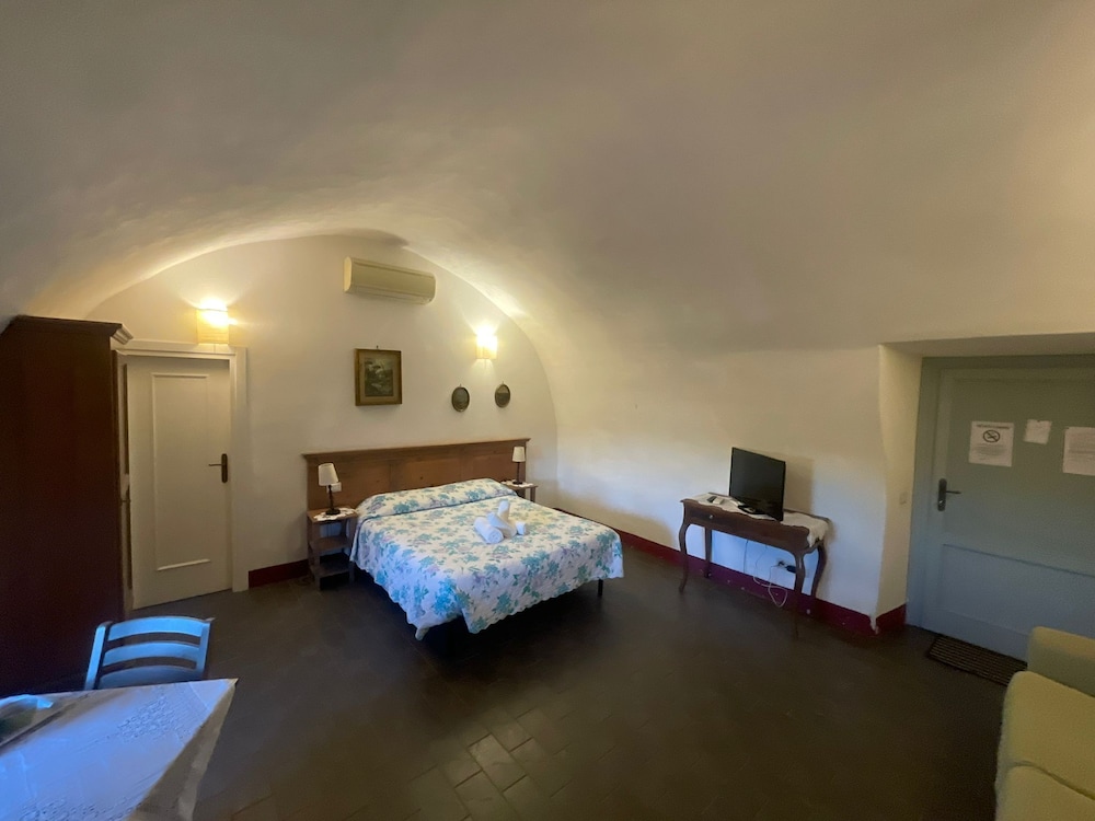 Standard Double Room photo 3