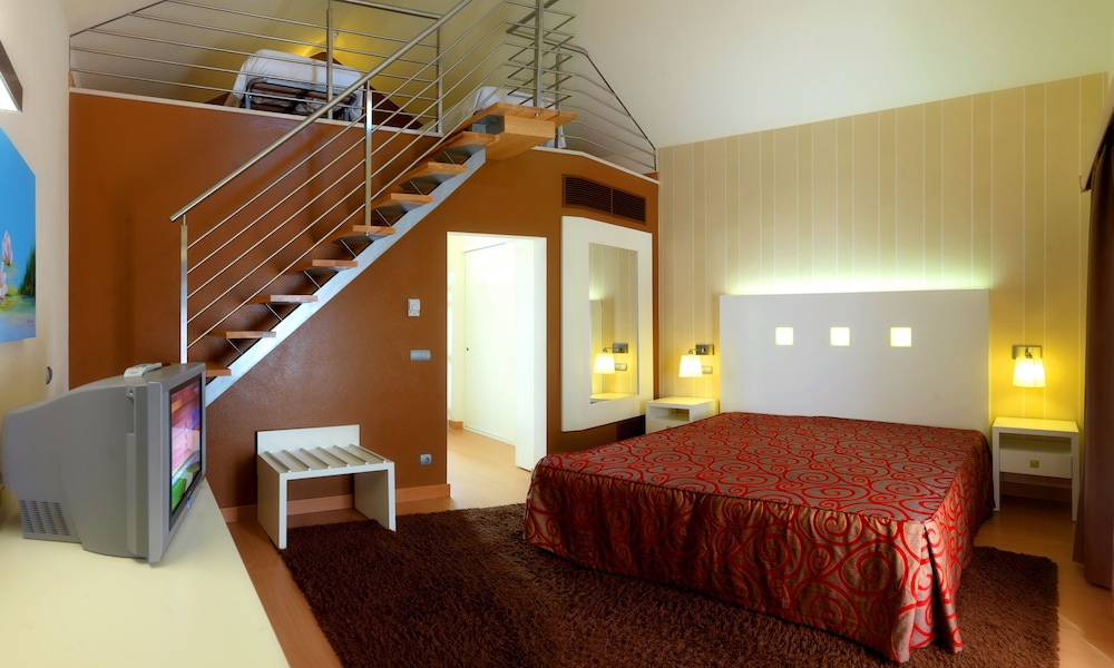 Family Room (VILLA - 2 Adults & 2 Children) photo 1