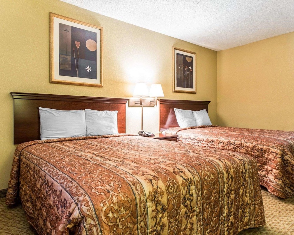 Standard Room, 2 Queen Beds, Non Smoking photo 2