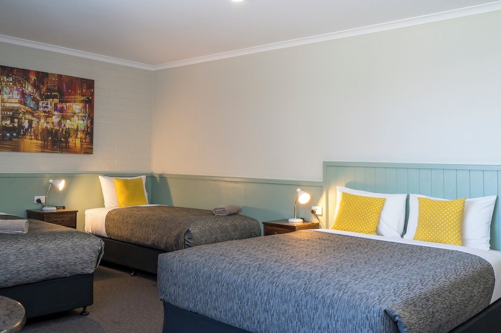 Family Room (Sleeps 5) photo 1