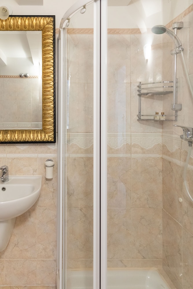 Deluxe Triple Room photo 3