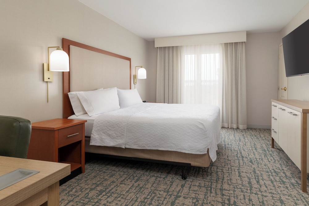 Room, 1 King Bed, Accessible (Mobility & Hearing, Roll-In Shower) - Photo 1