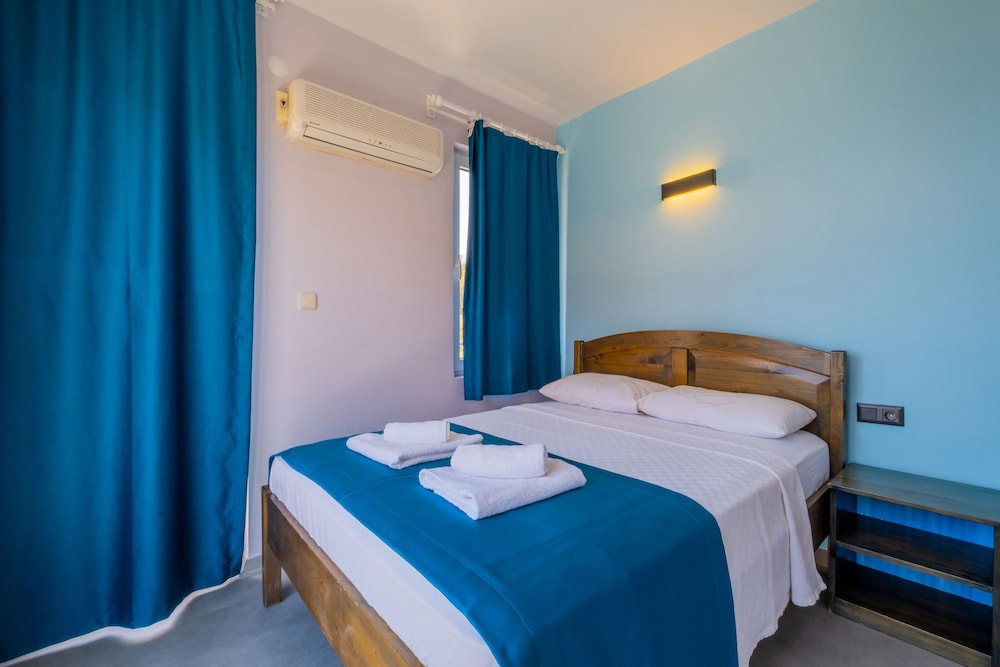 Double Room, 1 Queen Bed, Sea View photo 3