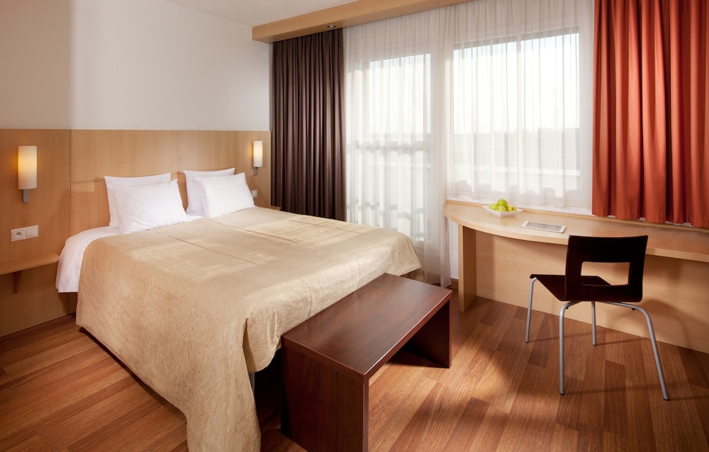 Superior Room, 1 Queen Bed with Sofa bed, Non Smoking photo 1