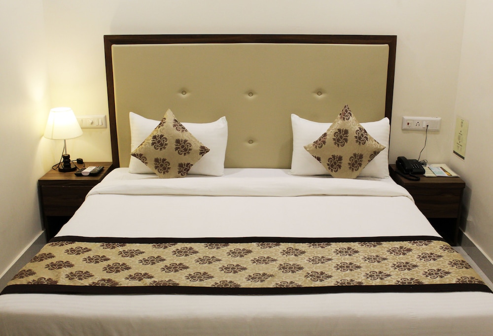 Standard Room, 1 King Bed, Accessible, Non Smoking photo 3