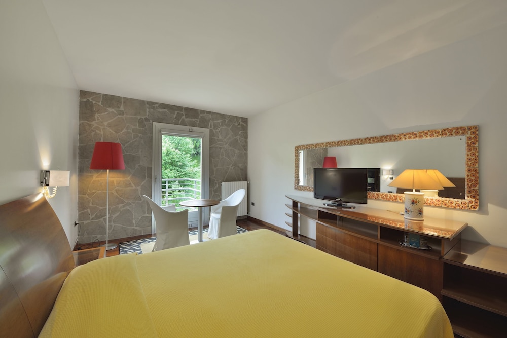 Double or Twin Room, Mountain View (Elegance) photo 2