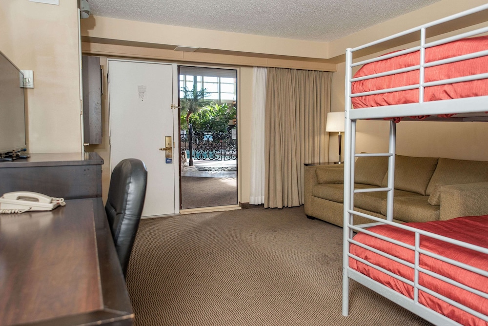 Suite, 1 Bedroom, Non Smoking (1 Queen & 1 Bunk, Pool Walkout) - Photo 1