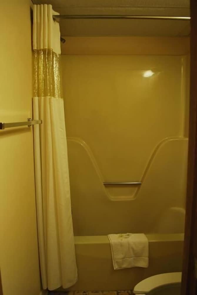 Standard Room, 1 Queen Bed, Non Smoking photo 3