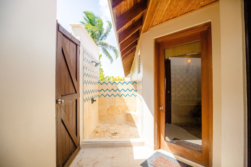 Beachfront Cottage photo 3