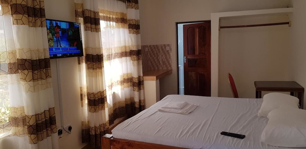 Comfort Room, Pool View photo 1