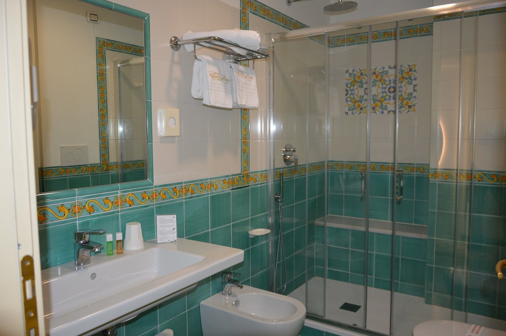 Classic Triple Room - Photo 6