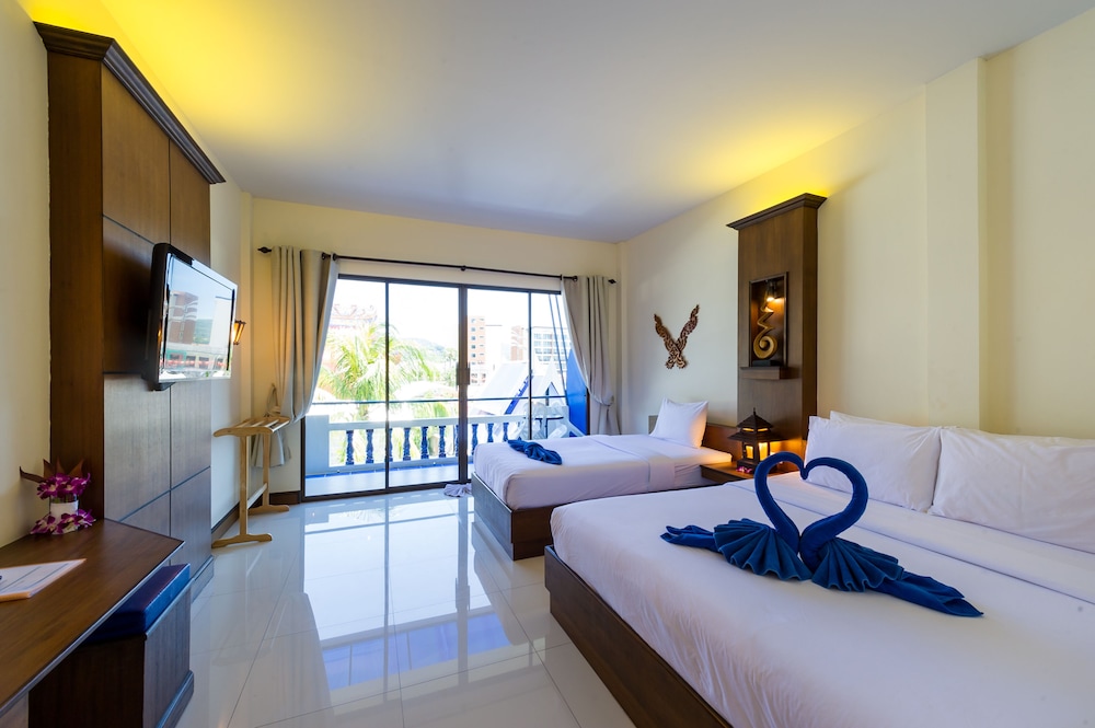 Family Double Room, Multiple Beds, Pool View