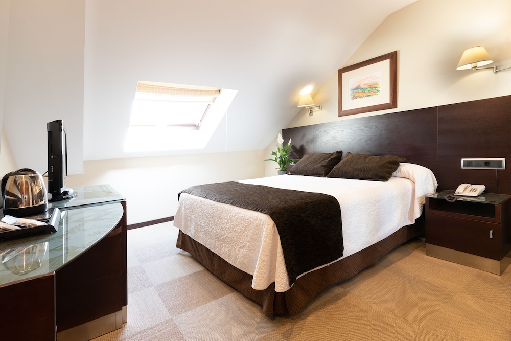 Deluxe Double or Twin Room - Photo 1