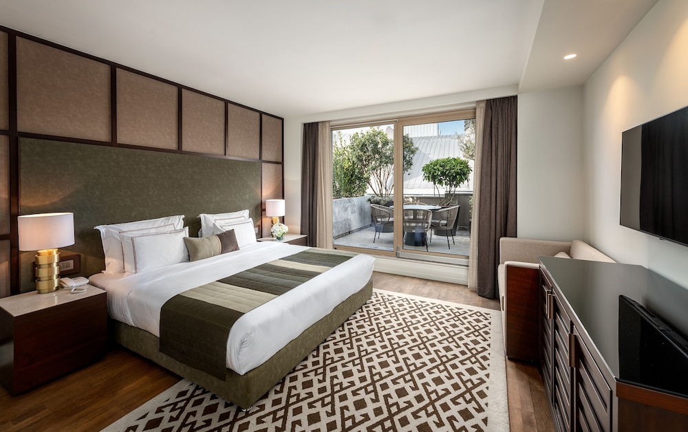 Signature Suite