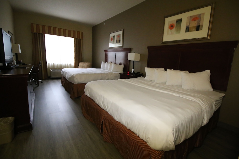 Standard Room, Multiple Beds, Non Smoking photo 2