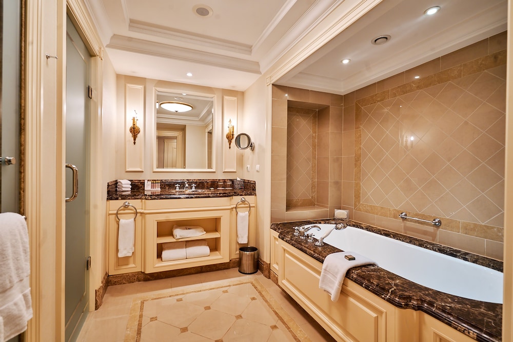 Fairmont Gold, Room, 1 Double Bed - Photo 2