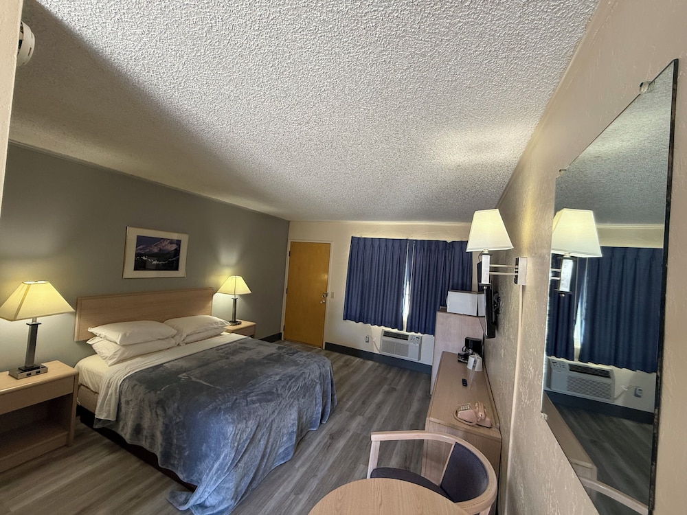 Signature Room, 1 Queen Bed photo 1