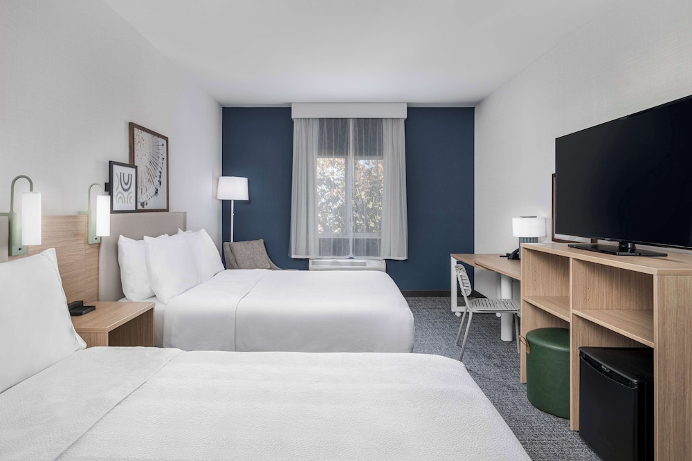 Room, 2 Queen Beds, Accessible (Mobility & Hearing) photo 2