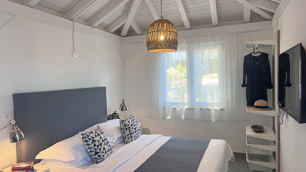 Classic Double Room, 1 Queen Bed, Non Smoking, Patio photo 2