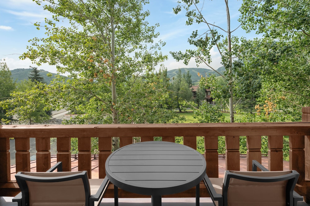 Suite, 2 Bedrooms, Balcony, Golf View - Photo 4