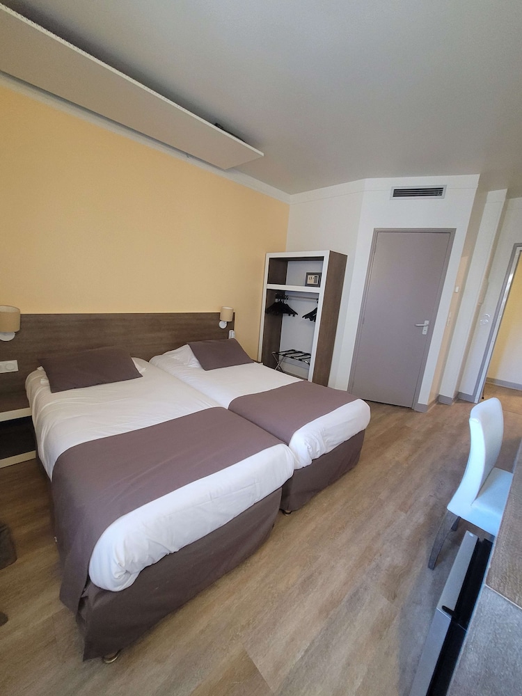 Standard Room, 2 Twin Beds - Photo 47
