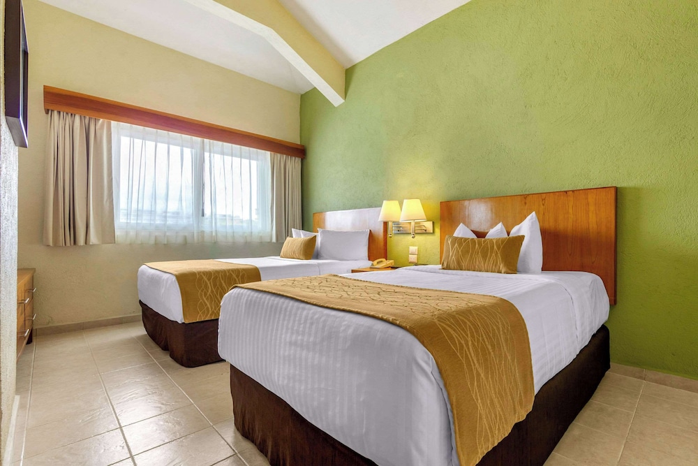 Suite, Non Smoking (2 Rooms, 2 Double beds with Sofa bed) - Photo 1