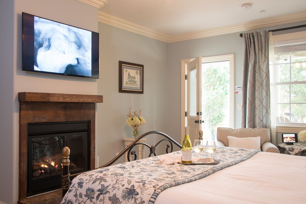 Galway Bay, Luxury Room, Refrigerator & Microwave