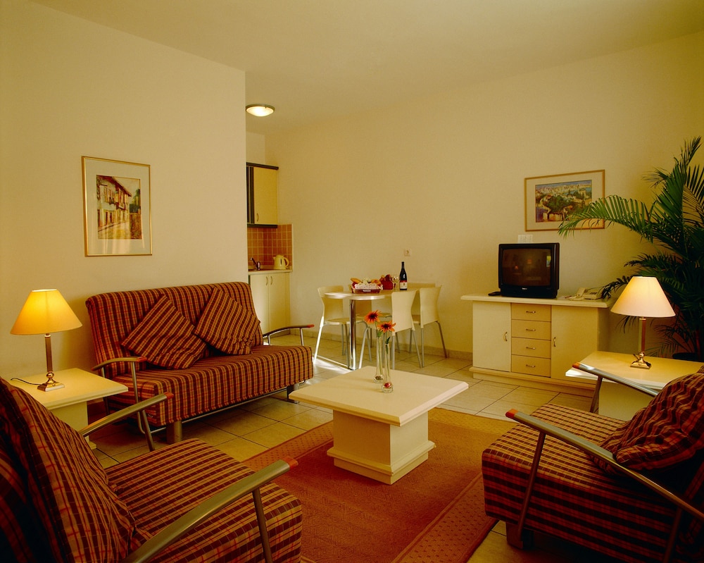 Family Room photo 1