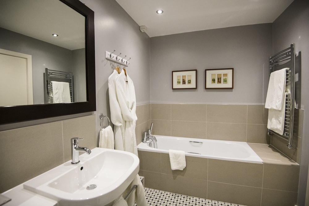 Executive Suite - Photo 20