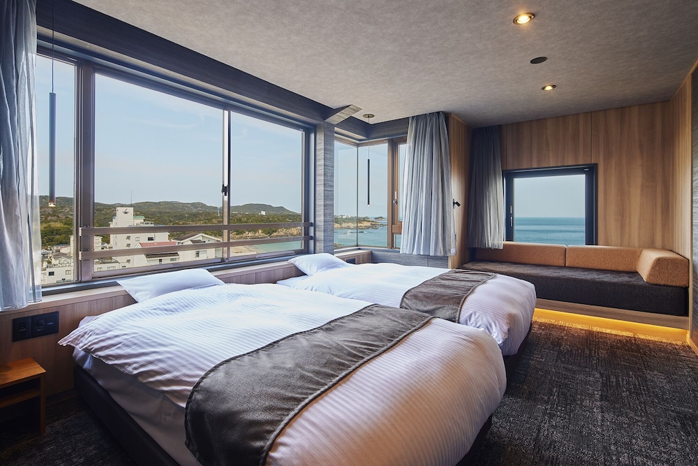 Deluxe Suite, Ocean View photo 2