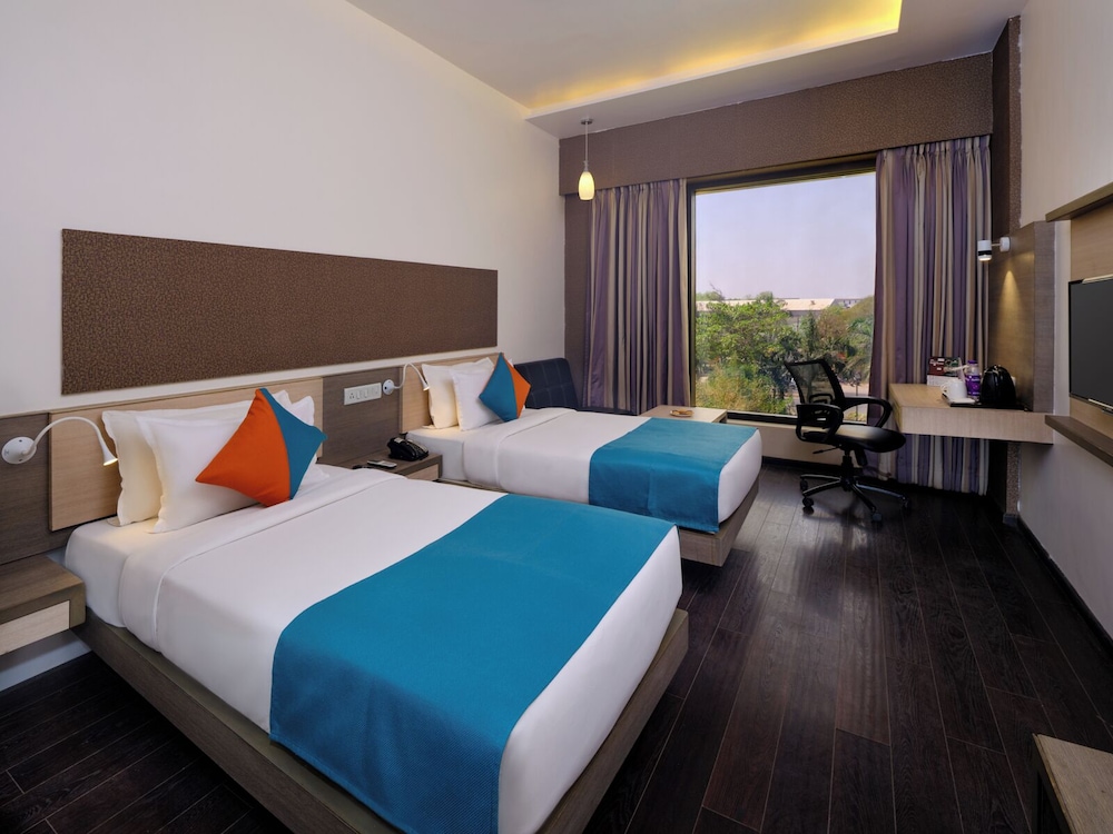 Deluxe Room - Photo 15