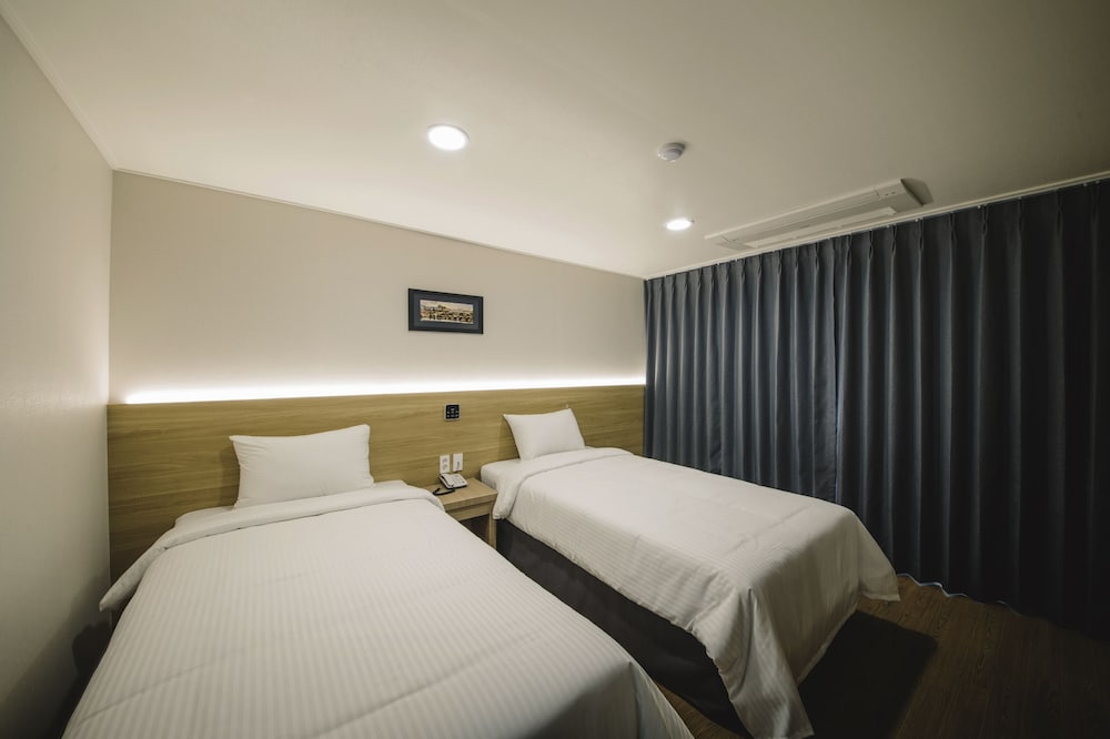 Deluxe Twin Room, Partial Ocean View