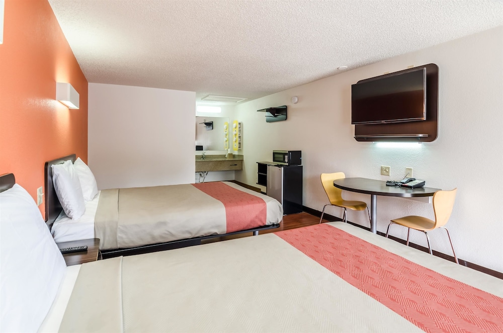 Deluxe Room, 2 Double Beds, Accessible, Smoking photo 3