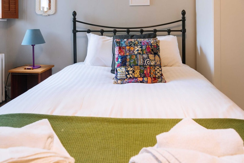 Basic Apartment, 1 Double Bed photo 2