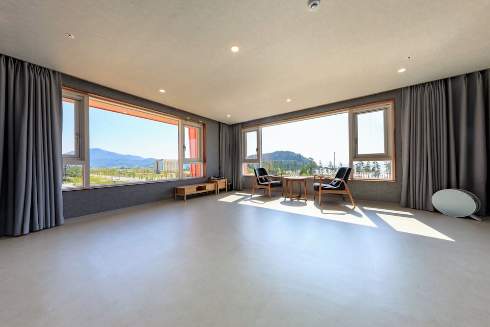 [Free continental breakfast for two] Duplex Suite
