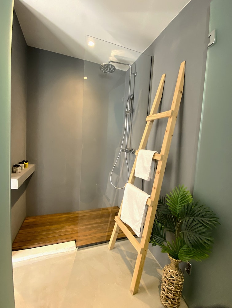Superior Room with Shared Pool photo 3