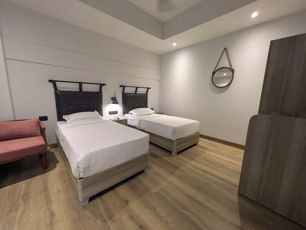 Superior Twin Room - Photo 10
