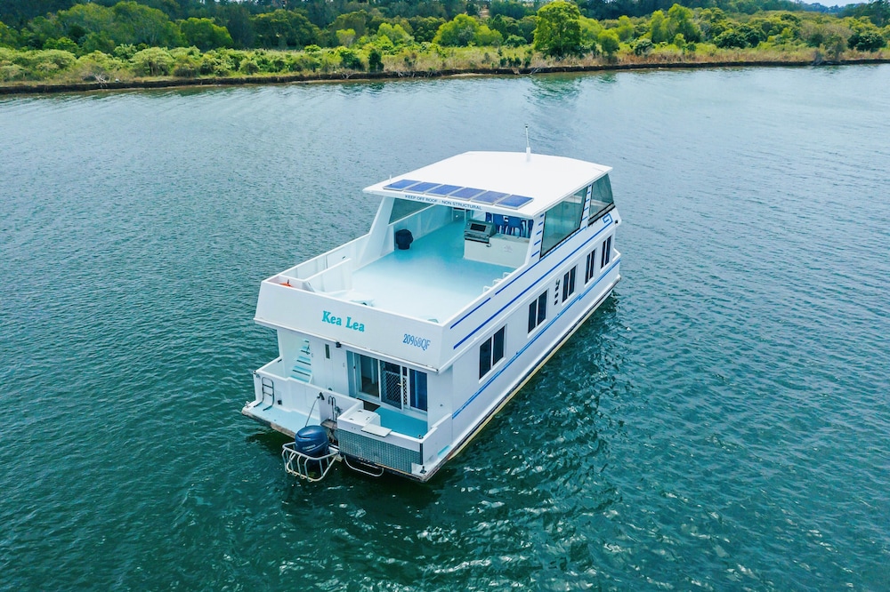 Family Houseboat, 4 Bedrooms (Kea Lea) photo 3