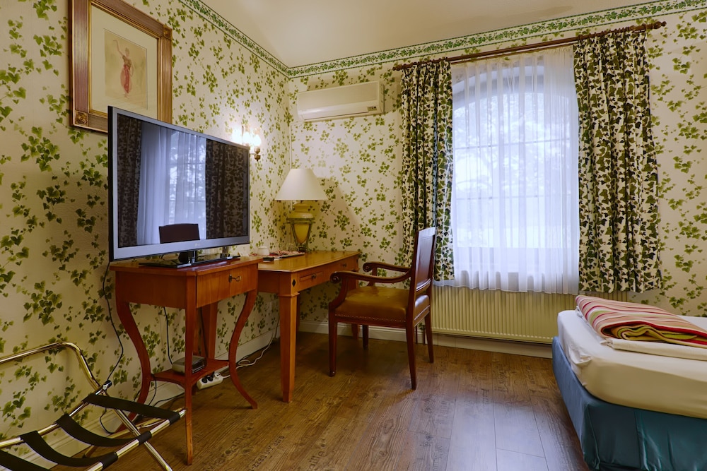 Standard Double Room, Private Bathroom - Photo 2
