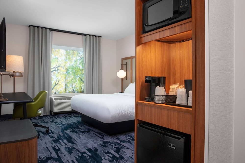 Executive Suite, 1 King Bed (Mobility Accessible, Roll-In Shower) - Photo 1