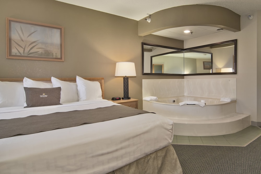 Suite, 1 King Bed, Non Smoking - Photo 1