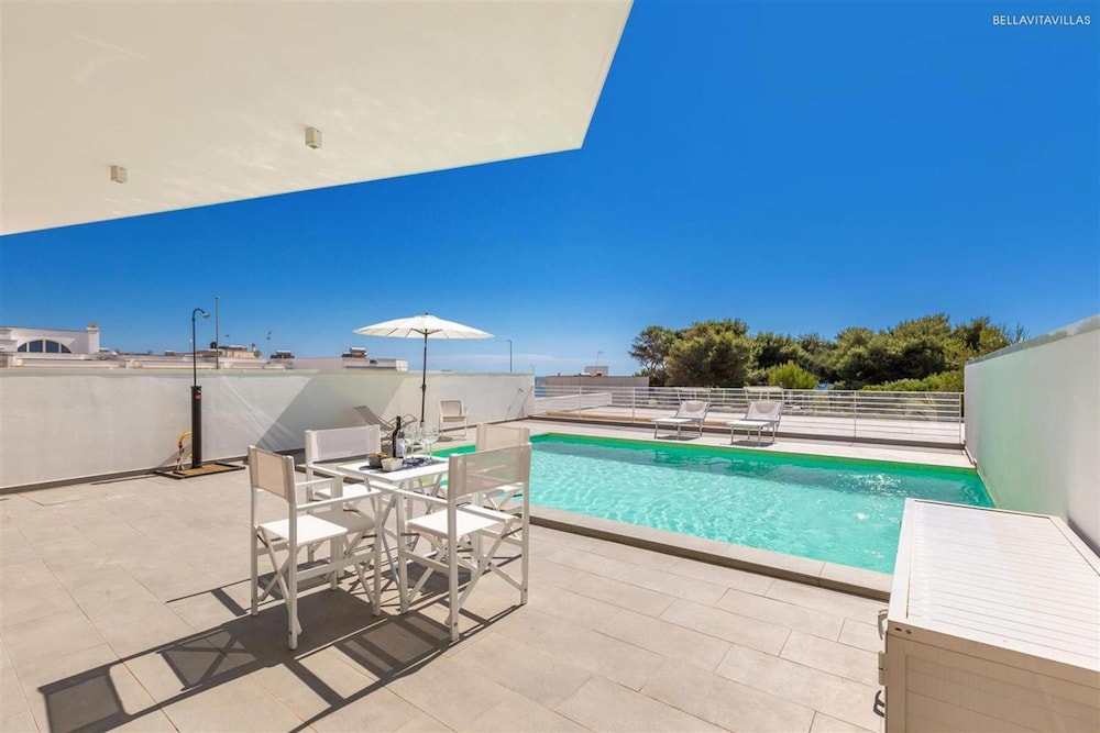 Villa photo 2