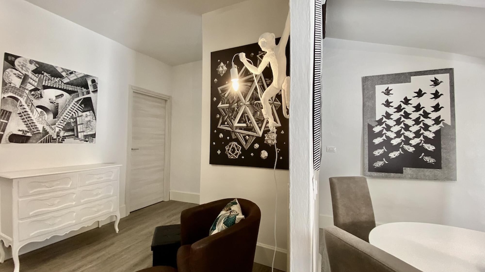 Apartment photo 2