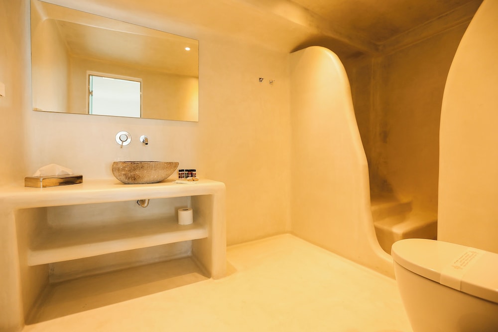 Deluxe Room - Photo 5