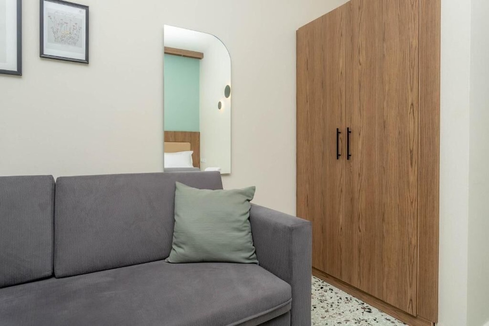 Basic Apartment photo 3