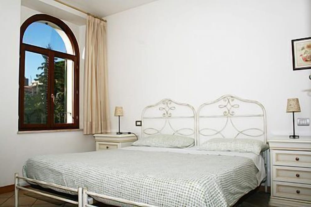 Standard Apartment with 1 Double Bed and 1 Single Bed photo 1