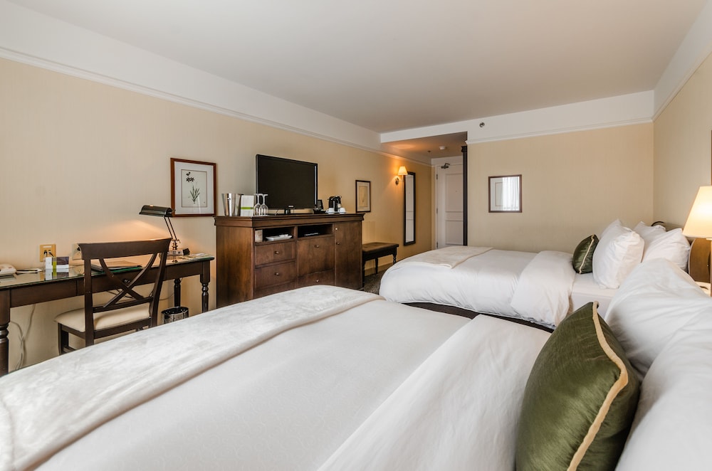 Classic Room, 2 Queen Beds photo 3