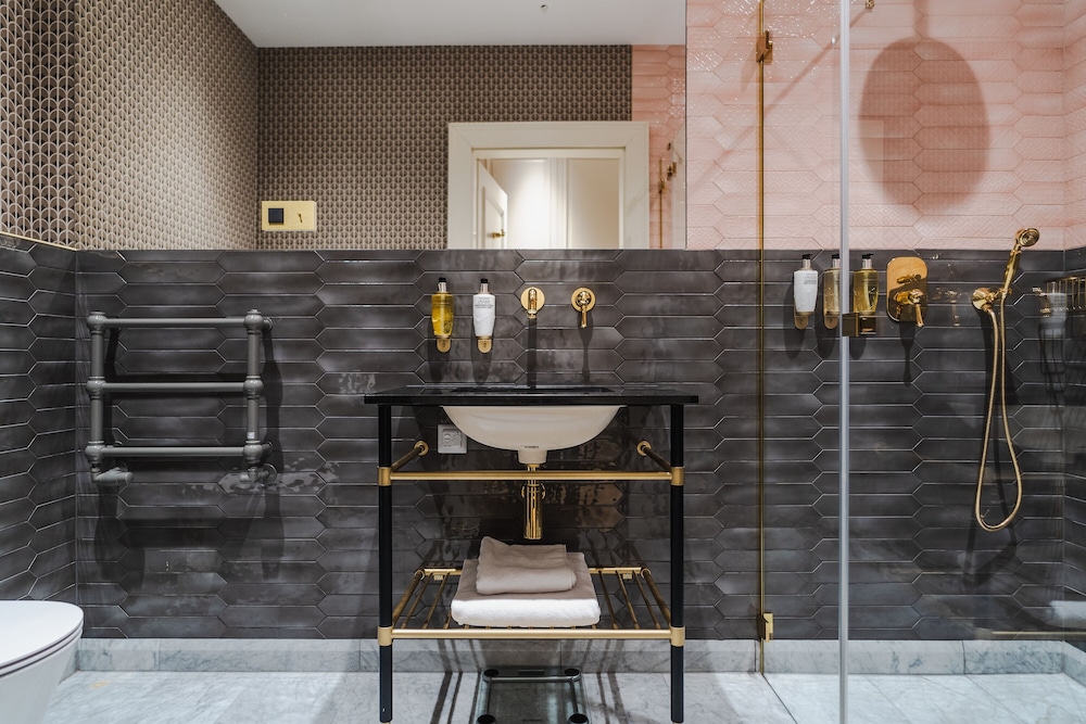 Standard Suite - Photo 4