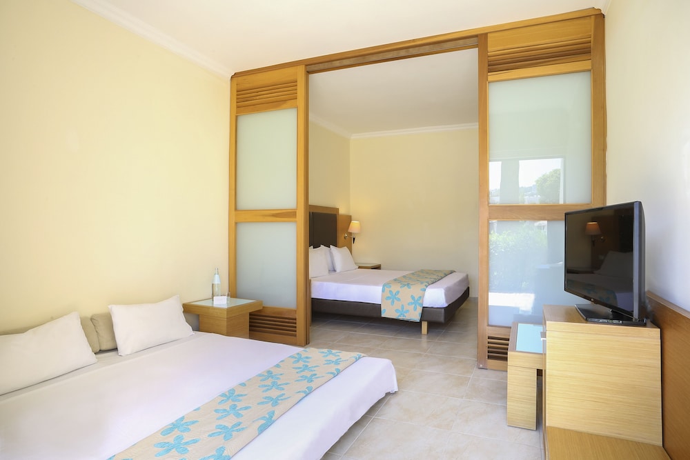 Family Room, Sea View (XTRA Sol 2 adults + 2 children)