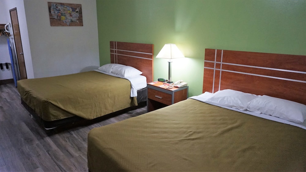 Standard Room, 2 Queen Beds, Non Smoking - Photo 3